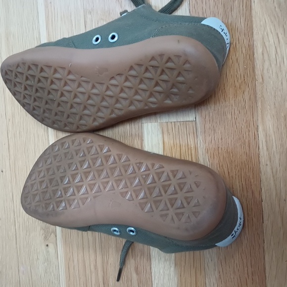 Splay Freestyle Pine Canvas Wide Toe Box Sneakers Size 6. - Picture 6 of 7